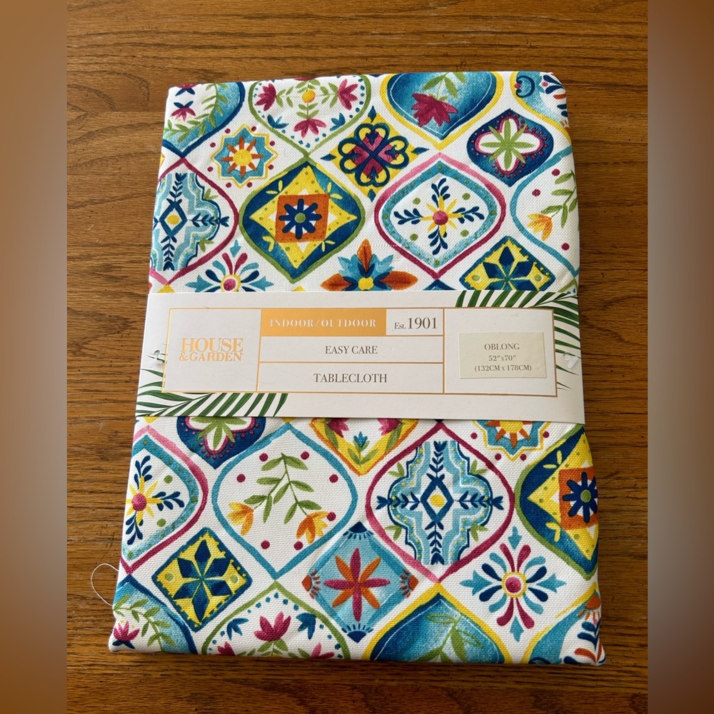 New Table cloth House & Garden